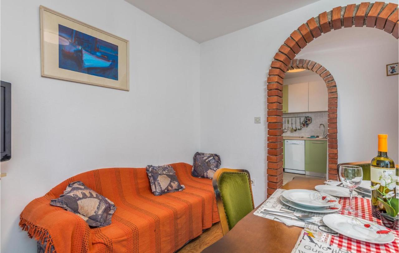 Lovely Apartment In Mali Losinj With Kitchen Εξωτερικό φωτογραφία