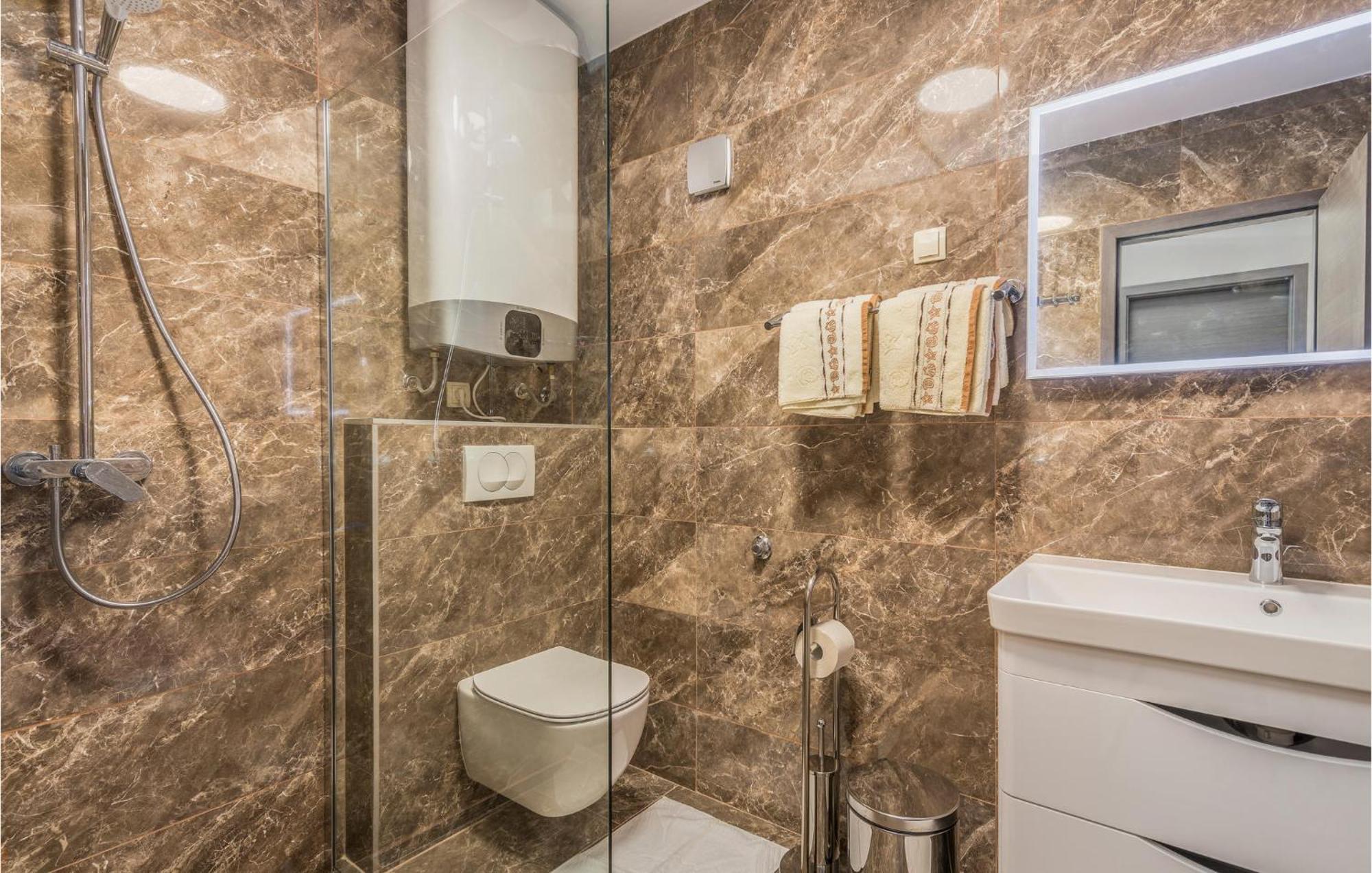 Lovely Apartment In Mali Losinj With Kitchen Εξωτερικό φωτογραφία