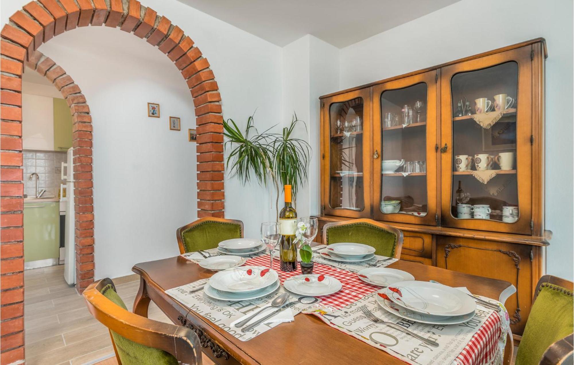 Lovely Apartment In Mali Losinj With Kitchen Εξωτερικό φωτογραφία