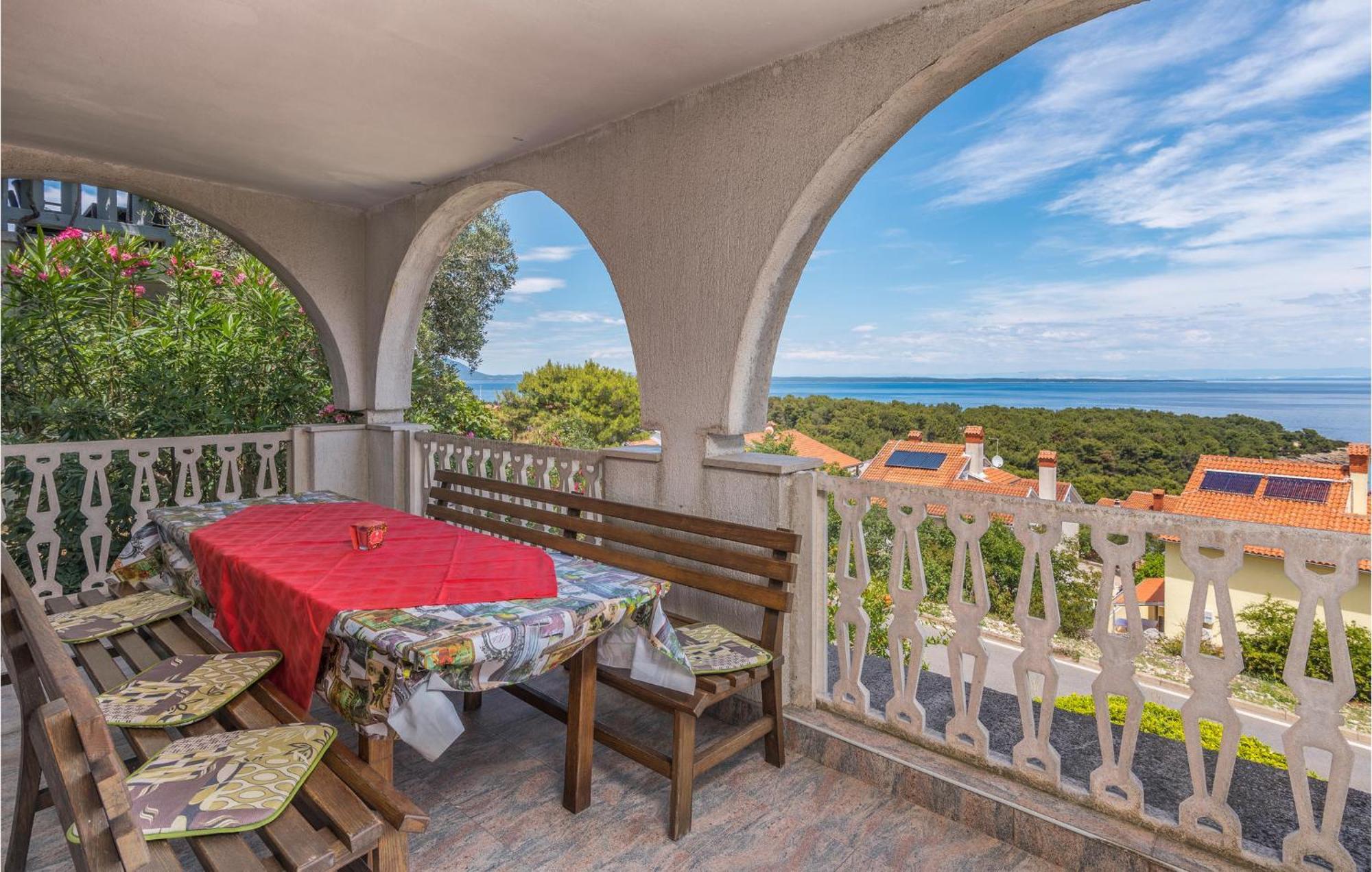 Lovely Apartment In Mali Losinj With Kitchen Εξωτερικό φωτογραφία